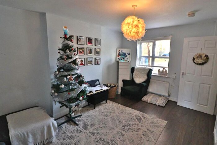 3 Bedroom Town House For Sale In Adamson Close, Latchford, Warrington, WA4