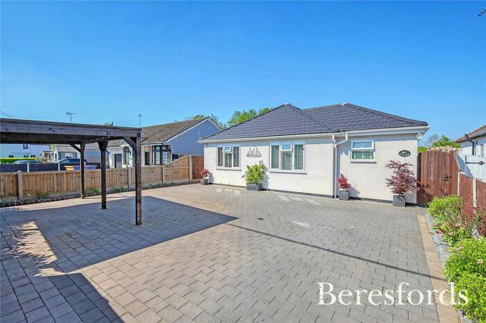 2 Bedroom Bungalow For Sale In Boyton Cross, Roxwell, CM1