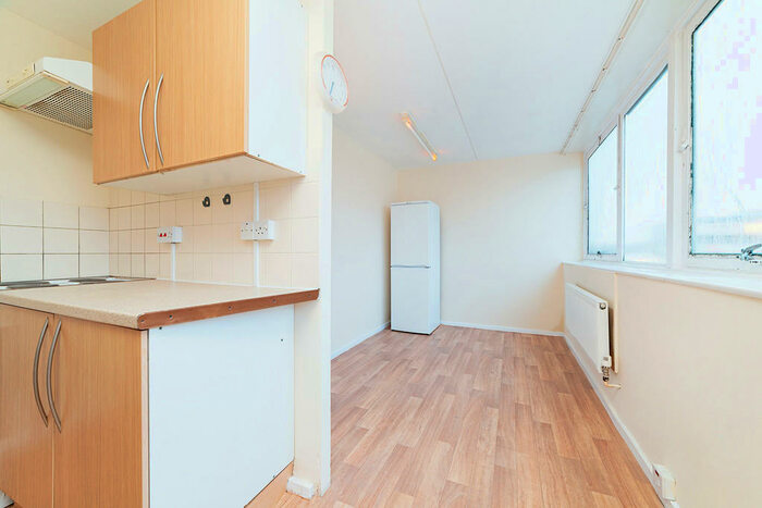 4 Bedroom Apartment To Rent In Inville Road, SE17