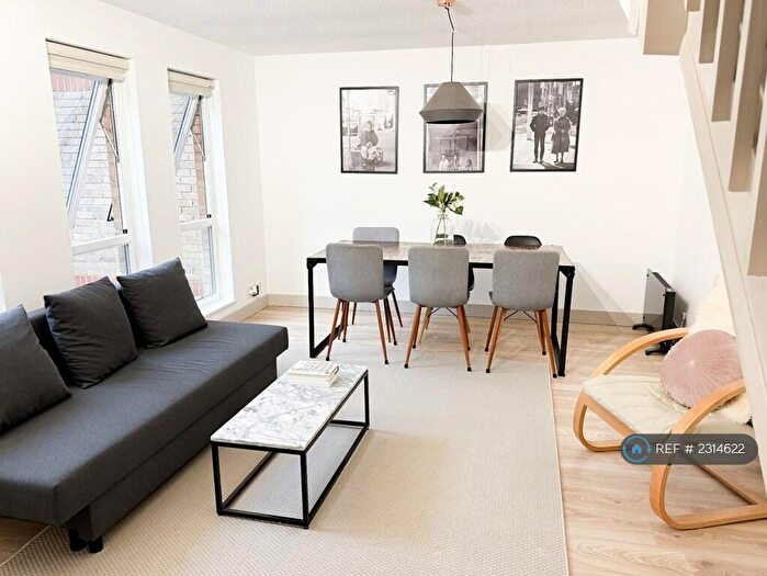 2 Bedroom Semi-Detached House To Rent In Alexander Close, Barnet, EN4