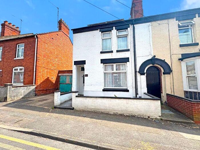 4 Bedroom End Of Terrace House For Sale In Queen Street, Rushden, NN10