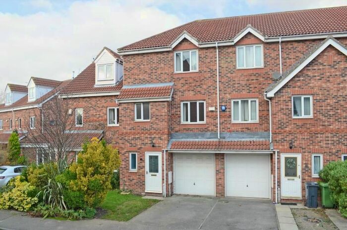 4 Bedroom Town House To Rent In Whitecross Gardens, Huntington Road, York, YO31
