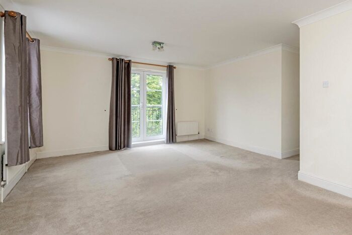 2 Bedroom Flat To Rent In Devonshire House, Woodside Park Road, N12