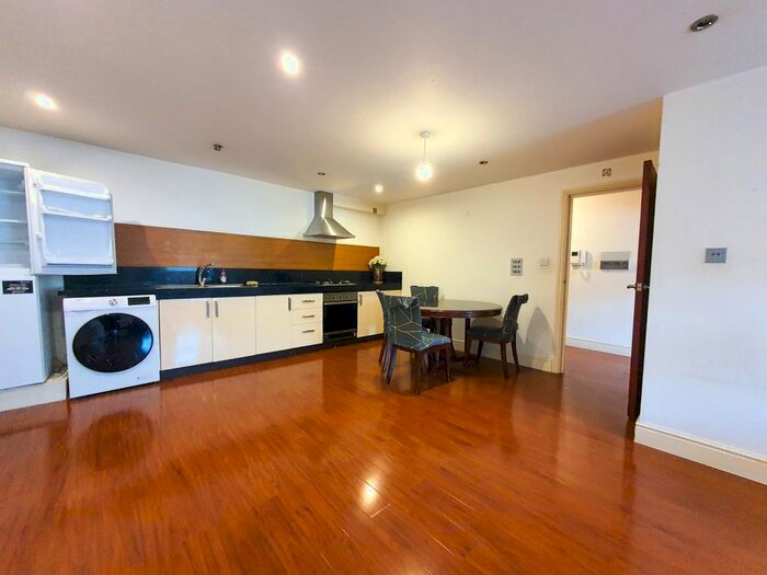 1 Bedroom Flat To Rent In King Street, Southall, UB2