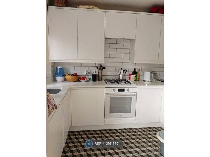 2 Bedroom Terraced House To Rent In Victoria Park, London, E9