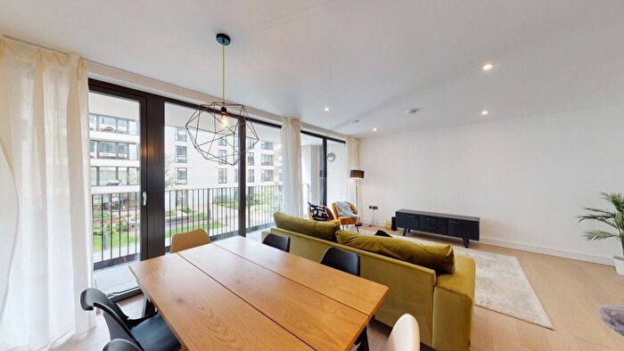 3 Bedroom Flat To Rent In Cremer Street, London, E2