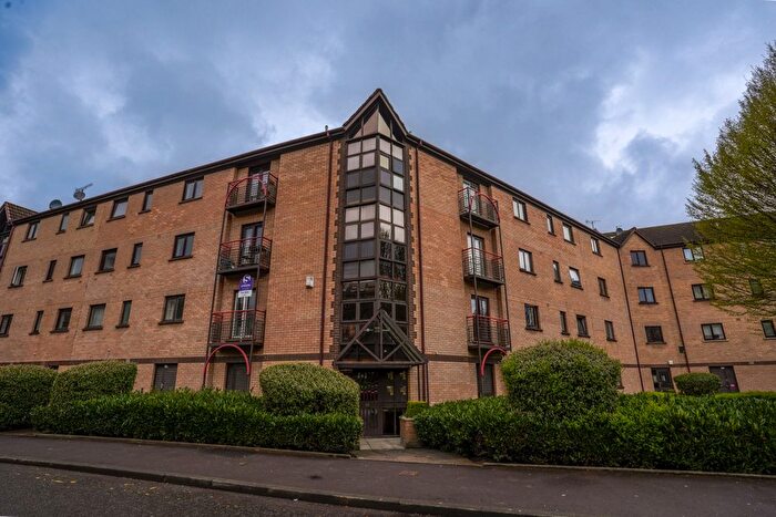 4 Bedroom Flat To Rent In Riverview Drive, Glasgow, G5