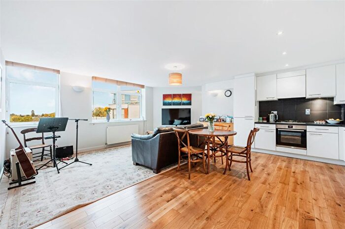 2 Bedroom Flat For Sale In Woodgrange House, Uxbridge Road, Ealing, London, W5