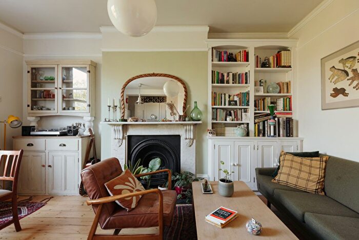 2 Bedroom Flat For Sale In Tyrwhitt Road Iv, London, SE4