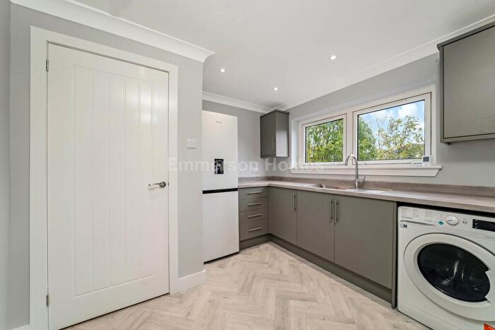 1 Bedroom Flat For Sale In Harvey Terrace, Lochwinnoch, PA12