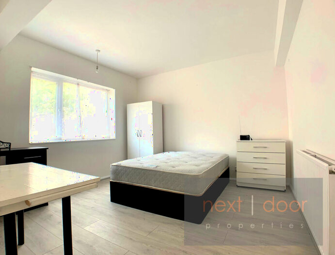 3 Bedroom Apartment To Rent In Shenley Road, Camberwell, SE5