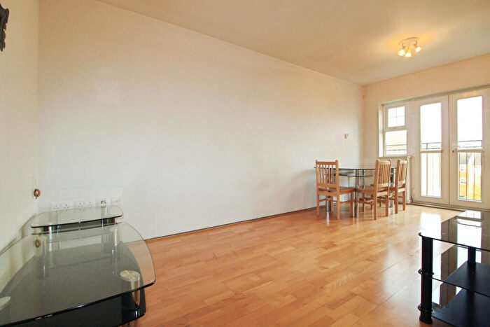 2 Bedroom Flat To Rent In Scott Road, Edgware, HA8