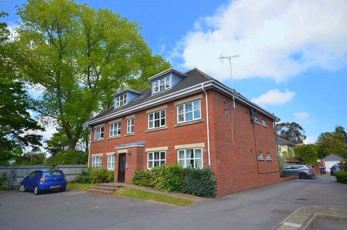 2 Bedroom Flat To Rent In Egerton Gardens, Bournemouth, BH8