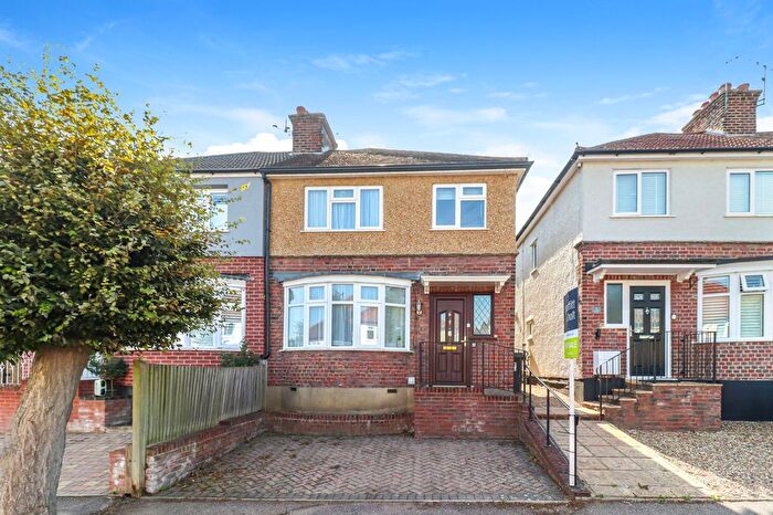 3 Bedroom Semi-detached House For Sale In Rockliffe Avenue, Kings Langley, WD4