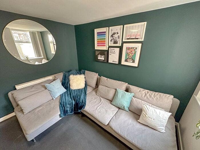 6 Bedroom Terraced House To Rent In Empress Road, L7