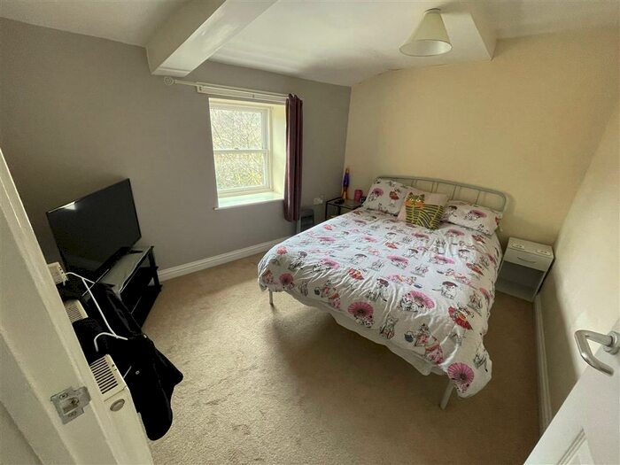 2 Bedroom Property To Rent In Commercial Street, Pontypool, NP4