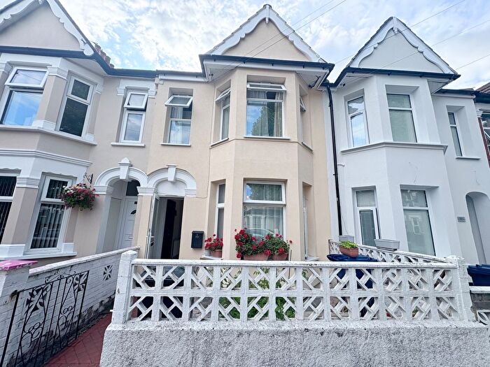 3 Bedroom Terraced House For Sale In West End Road, Southall, UB1