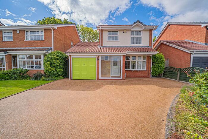 3 Bedroom Detached House For Sale In Moorfield Avenue, Knowle, B93