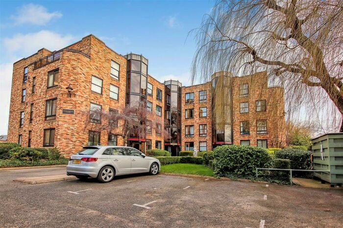 1 Bedroom Flat To Rent In Midsummer Court, Manhattan Drive, Cambridge, CB4