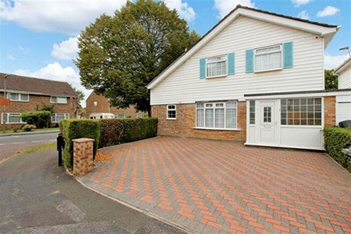 4 Bedroom Link Detached House To Rent In Thorn Close, Boyatt Wood, SO50