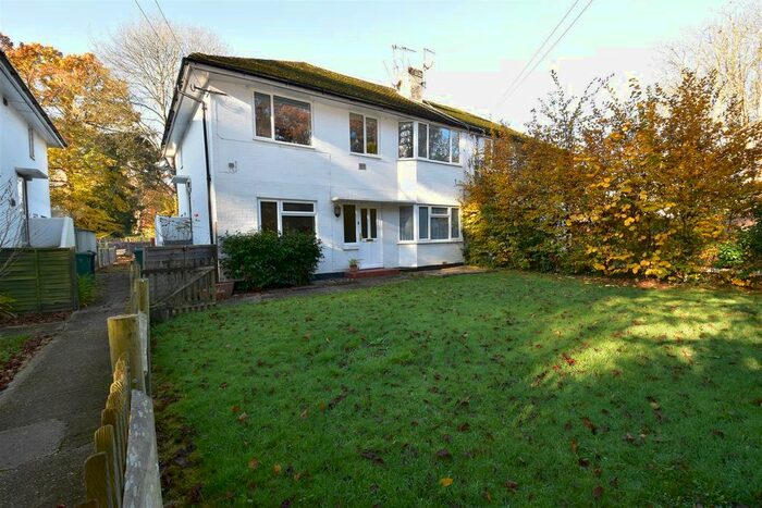 2 Bedroom Maisonette To Rent In Meadowcroft Close, Horley RH6