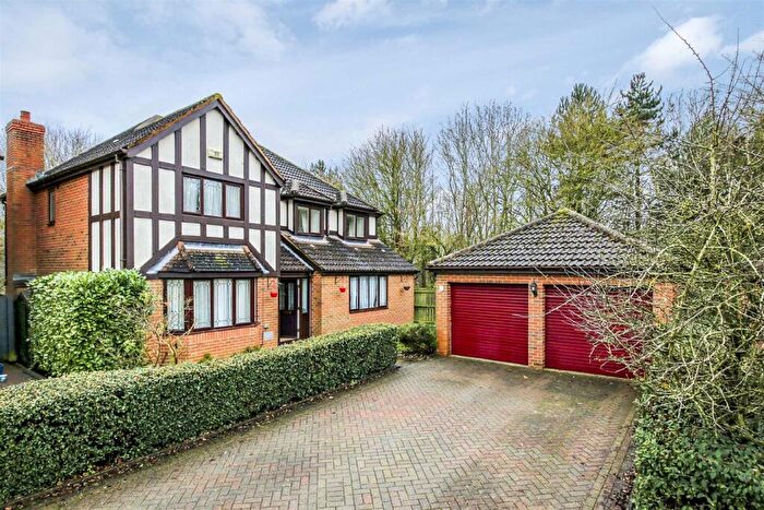 5 Bedroom Detached House To Rent In Lawson Place, Shenley Lodge, MK5
