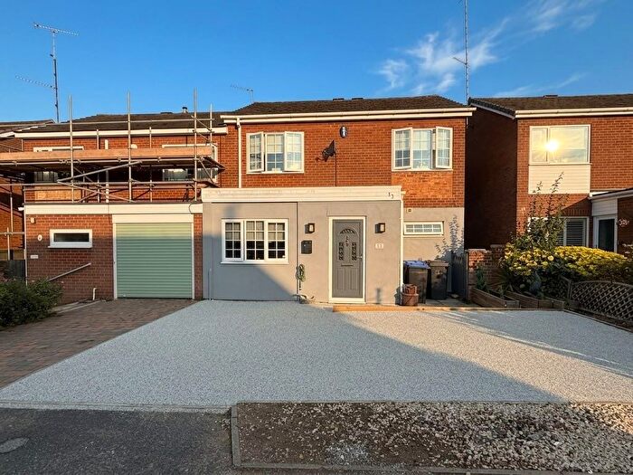 3 Bedroom Property For Sale In Holden Grove, Daventry, NN11