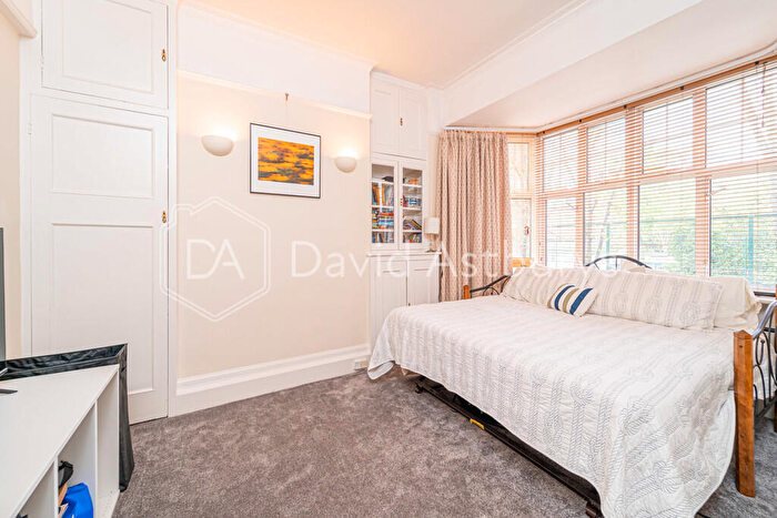 5 Bedroom Apartment To Rent In Eton Avenue, Belsize Park, London, NW3