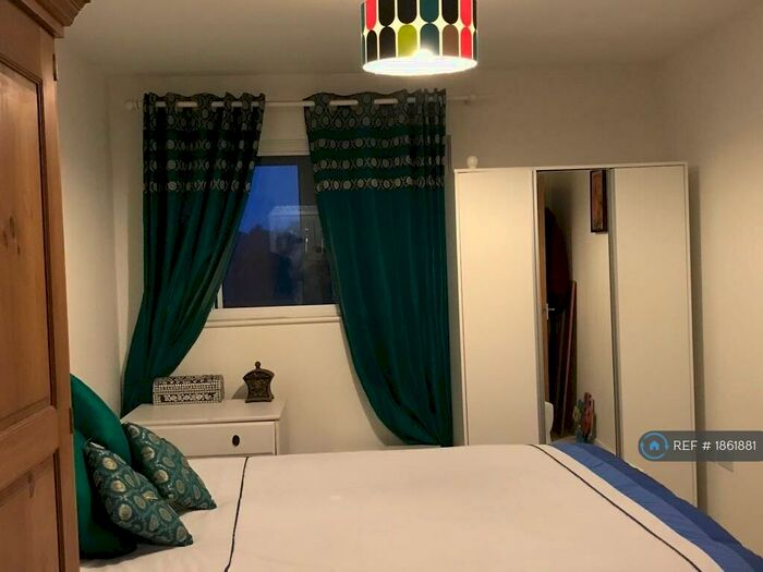 2 Bedroom Flat To Rent In Lewisham High Street, London, SE13