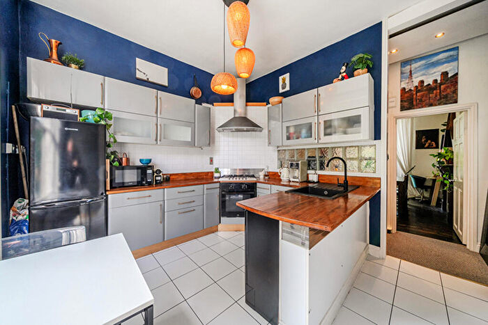 3 Bedroom Apartment For Sale In Peak Hill Avenue, London, SE26