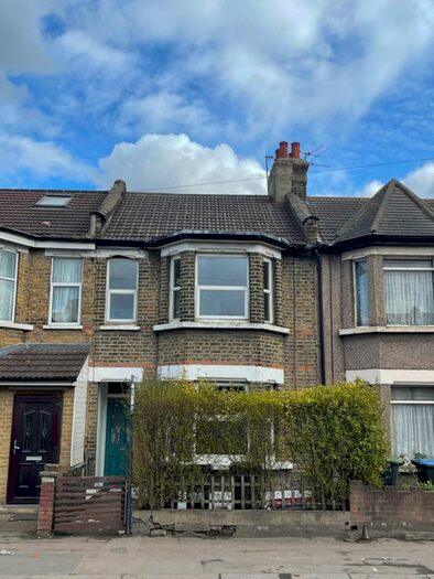 3 Bedroom House To Rent In Montagu Road, Edmonton, N18