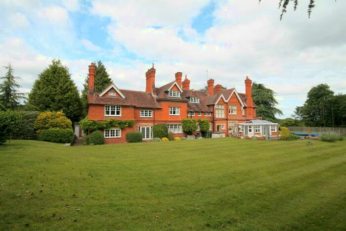 2 Bedroom Flat To Rent In Crowsley Road, Lower Shiplake, RG9