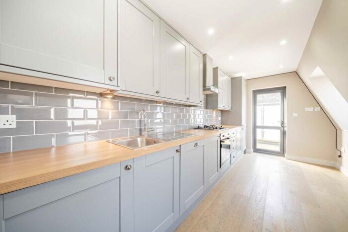 2 Bedroom Flat To Rent In Cavendish Road, Balham, SW12