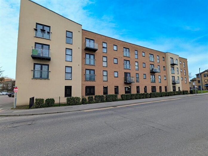 1 Bedroom Apartment For Sale In The Quays, Tilbury, RM18