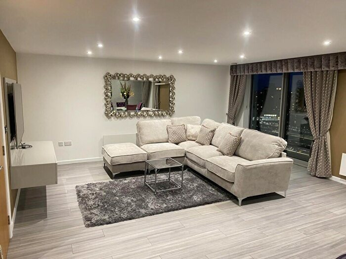 2 Bedroom Apartment To Rent In Whitehall Quay, Leeds, LS1