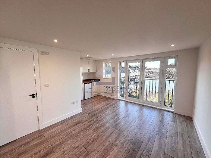 Studio To Rent In Tooting Bec Road, Tooting Bec, SW17