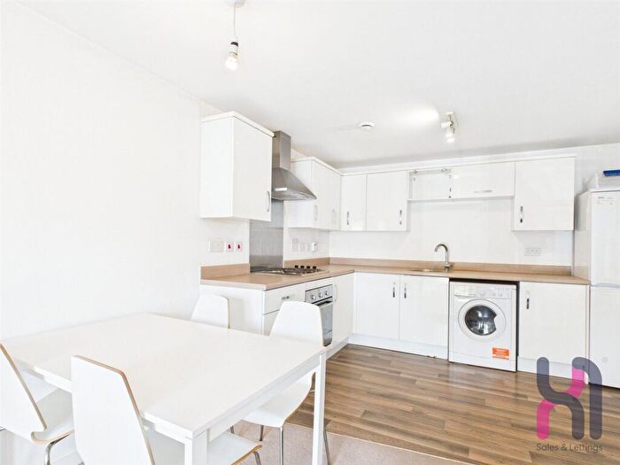 2 Bedroom Flat To Rent In Elmira Way, Salford, M5