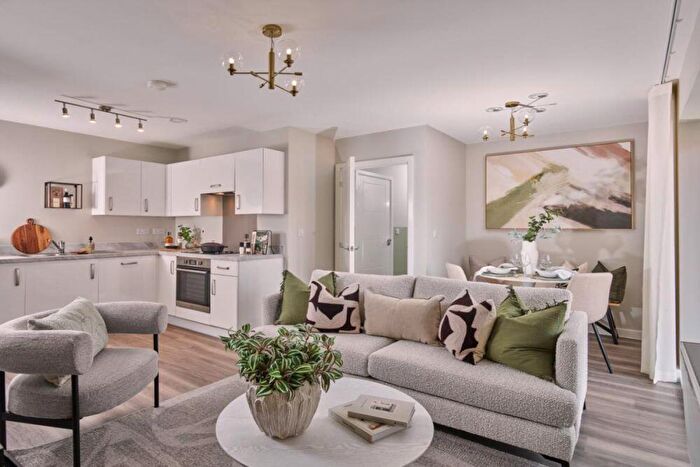 2 Bedroom Apartment For Sale In John Thornycroft Road, Southampton, Hampshire, SO19