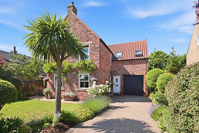 4 Bedroom Detached House For Sale In Speetley View, Barlborough, Chesterfield, S43