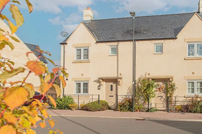 3 Bedroom Semi-Detached House For Sale In Woolsack Close, Tetbury, GL8