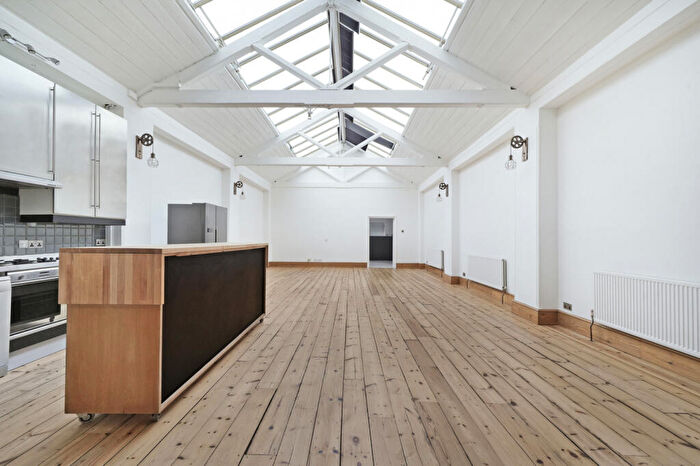 2 Bedroom Flat To Rent In Cross Street, Canonbury, N1