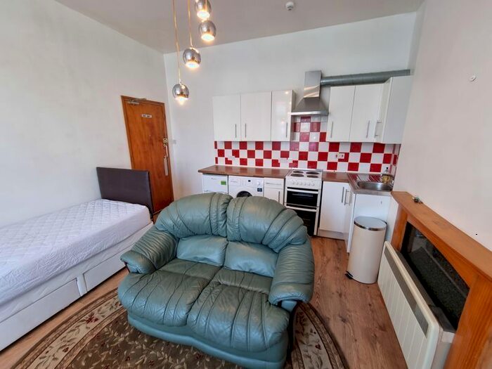 1 Bedroom Flat To Rent In Podsmead Road, Linden, Gloucester, GL1