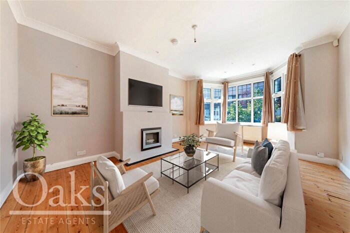 5 Bedroom Semi-Detached House For Sale In Court Drive, Croydon, CR0