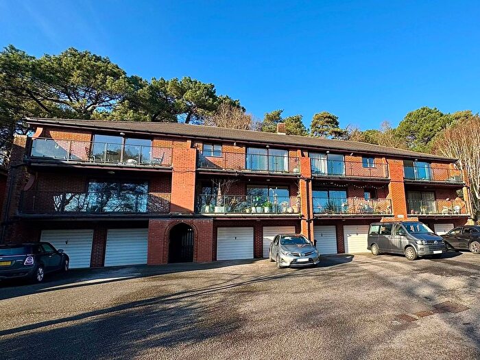 2 Bedroom Flat To Rent In Constitution Hill Gardens, Poole, BH14