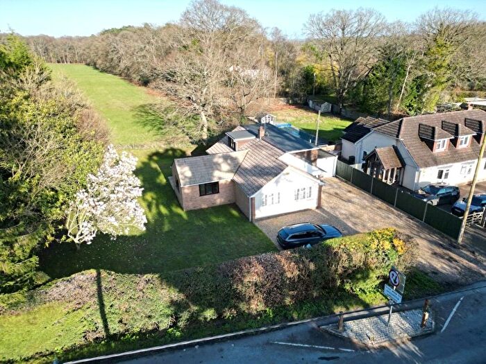 4 Bedroom Country House For Sale In Bangla, Little London, RG26