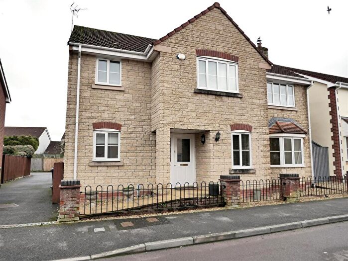 4 Bedroom Detached House For Sale In Richmond Road, Calne, SN11
