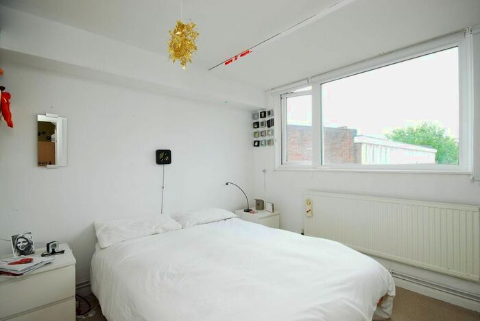 2 Bedroom Flat To Rent In Tregunter Road, Kensington, London, SW10