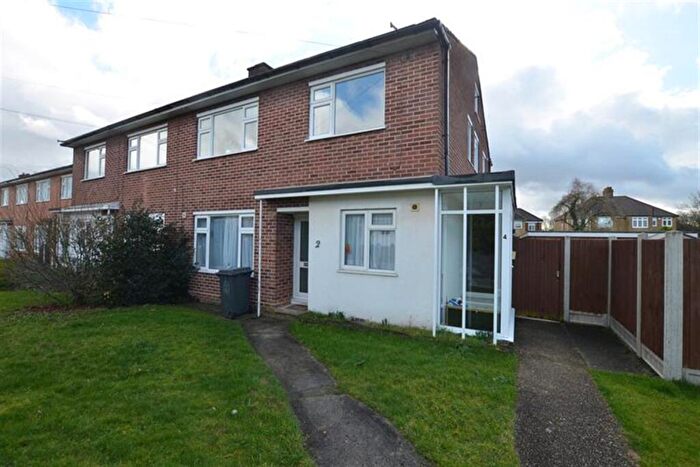 2 Bedroom Apartment To Rent In Heathfield, Chingford, E4