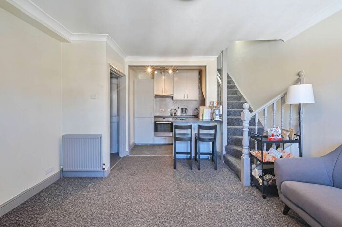 2 Bedroom Flat To Rent In Southwell Gardens, South Kensington, London, SW7