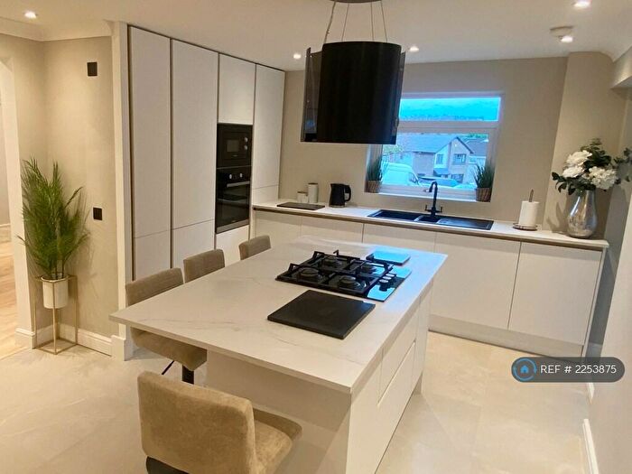 4 Bedroom Semi-Detached House To Rent In Craigflower Road, Glasgow, G53